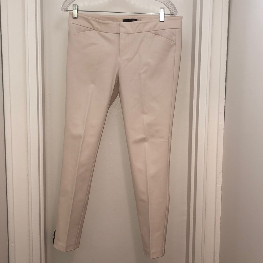Crosby cream ankle length pants.
